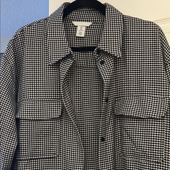 Black and White Button-Up Shirt - Picture 2 of 4